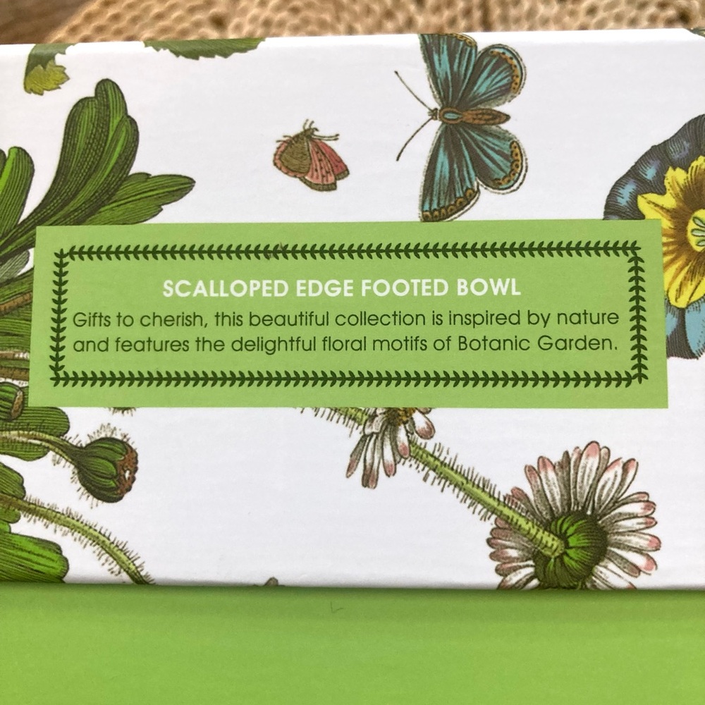 New Gift Boxed Portmeirion Botanic Garden scalloped edge footed bowl. - Picture 10 of 12